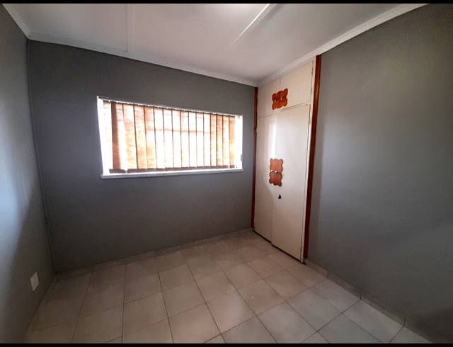 2 BEDROOM FLAT TO LET IN VANDERBIJLPARK CE 2